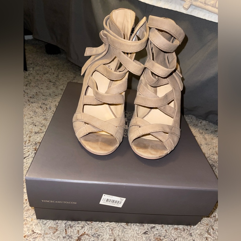 Vince Camuto Shoes size 8